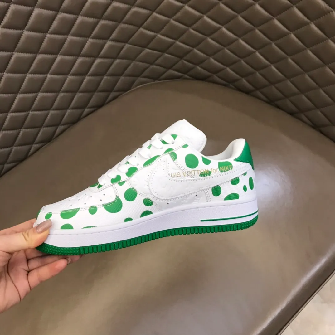 Men's shoes 💰p420 "*OUIS *UITTO*x" x OFF-WHITE x Nike tripartite collaboration! Yayoi Kusama's collaboration series is a trendy men's casual sports shoe with unrivaled color matching. The design idea basically continues the style of THE TEN. The Swoosh line and tongue label have a very familiar visual effect, and are both fashionable and trendy! A must-have for fashionistas! The effect on your feet is absolutely stunning!  Size: 38-45
